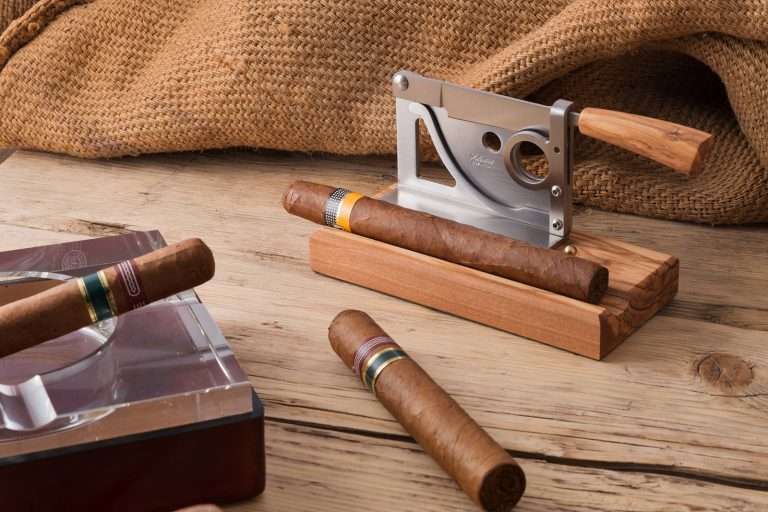 Saladini <br> Bord Cigarklipper Oliventræ