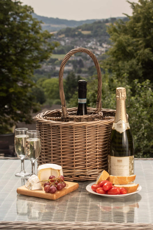 G&G Happy Days Champagne Basket w. 6 glasses